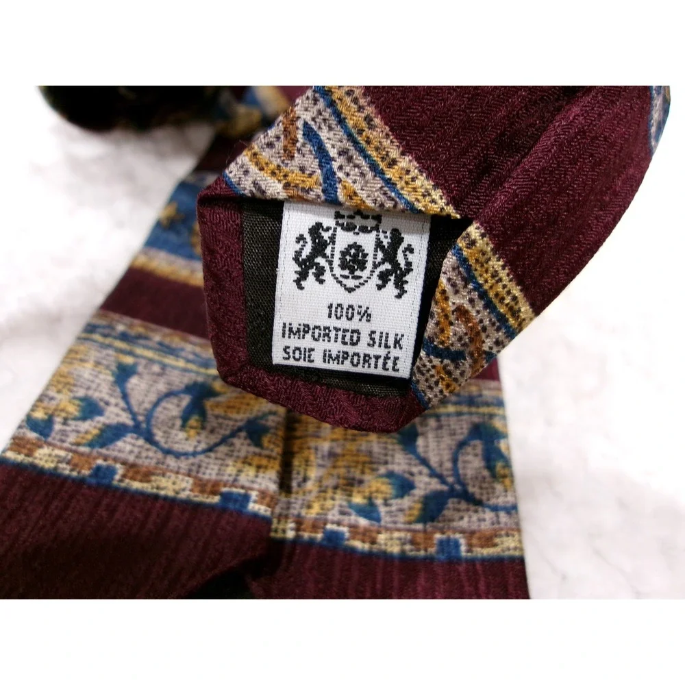 Metropolitan Museum of Art Mens Necktie 4x58 Burgundy Celestial Sun Moon Silk